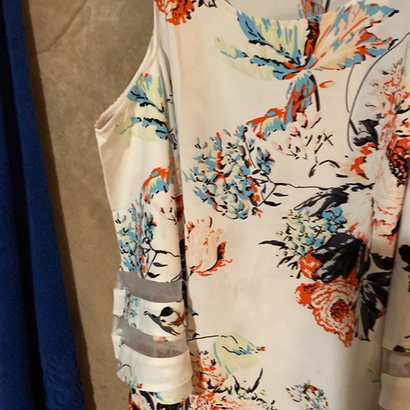 Sheilay medium cold shoulder top - Picture 2 of 6